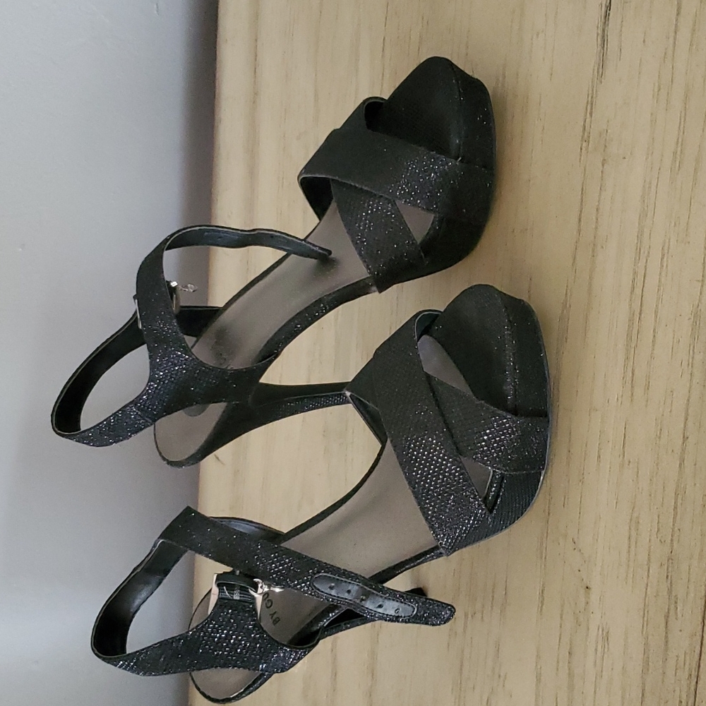 Guess shoes, size 7.5